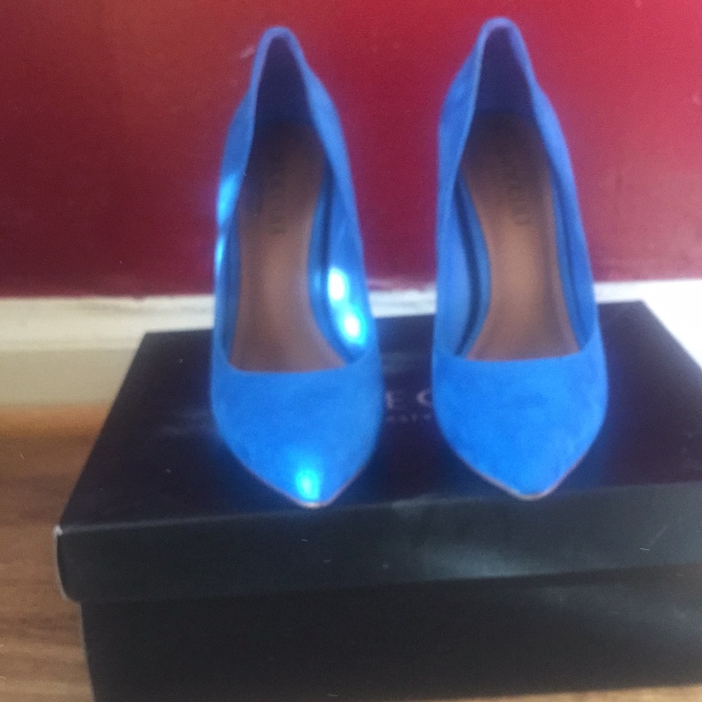 Shoes - Picture 2 of 4
